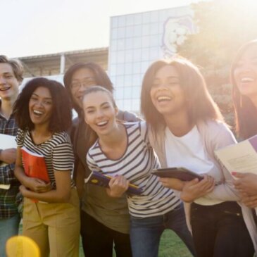 O baixo número de participantes da mobilidade de jovens no Reino Unido em 2023 alimenta a esperança de um acordo de mobilidade de jovens com a UE